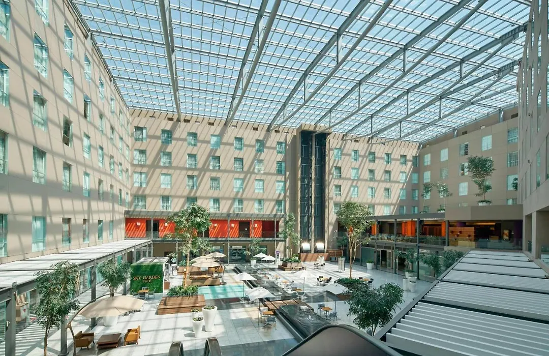 Otel Courtyard By Marriott Airport